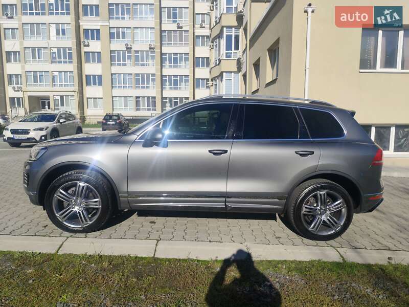 Внедорожник / Кроссовер Volkswagen Touareg 2016 в Хмельницком