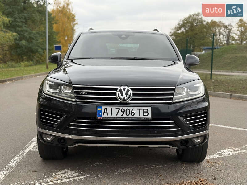 Позашляховик / Кросовер Volkswagen Touareg 2015 в Києві