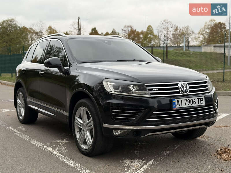 Позашляховик / Кросовер Volkswagen Touareg 2015 в Києві