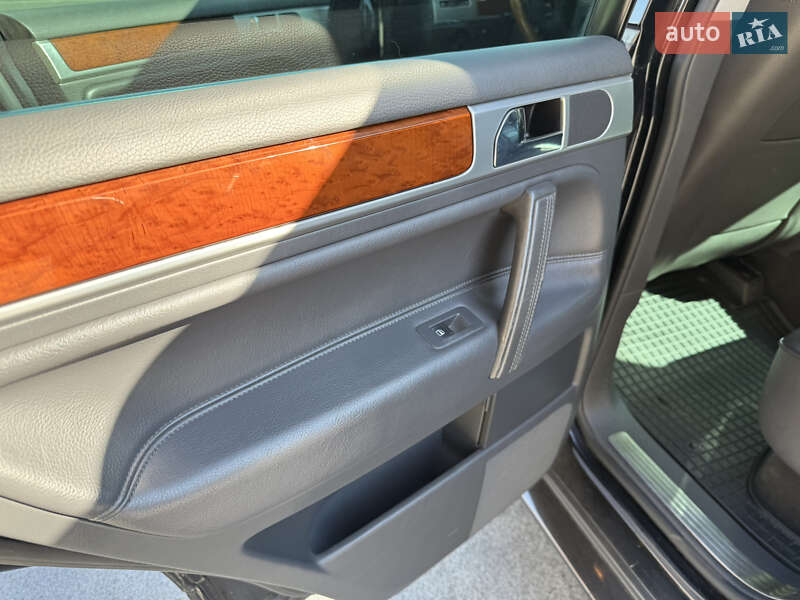 Внедорожник / Кроссовер Volkswagen Touareg 2006 в Одессе