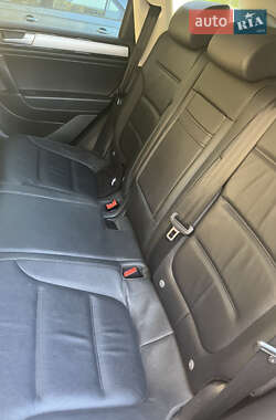 Позашляховик / Кросовер Volkswagen Touareg 2015 в 