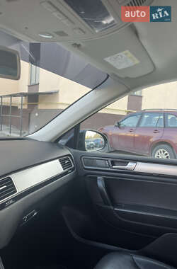 Позашляховик / Кросовер Volkswagen Touareg 2015 в 