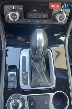 Позашляховик / Кросовер Volkswagen Touareg 2015 в 