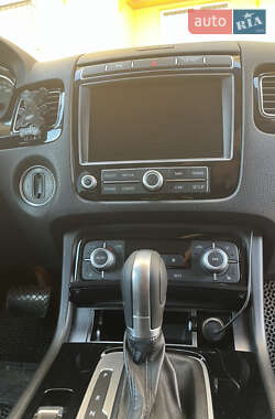 Позашляховик / Кросовер Volkswagen Touareg 2015 в 