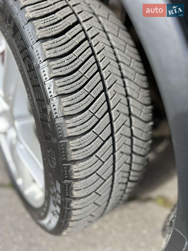 Внедорожник / Кроссовер Volkswagen Touareg 2011 в Тернополе