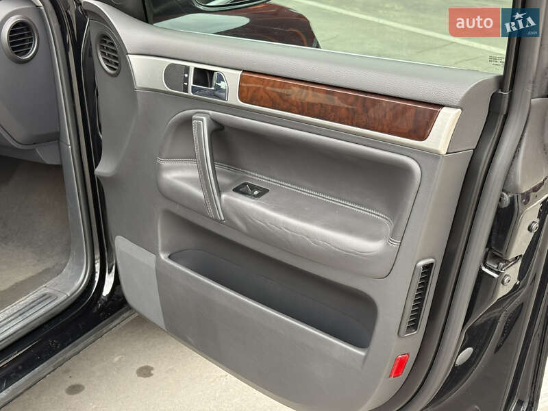 Внедорожник / Кроссовер Volkswagen Touareg 2007 в Киеве