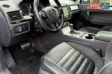 Внедорожник / Кроссовер Volkswagen Touareg 2012 в 