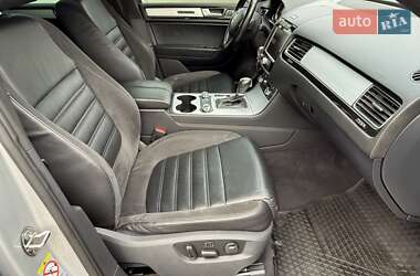 Внедорожник / Кроссовер Volkswagen Touareg 2012 в 