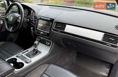 Внедорожник / Кроссовер Volkswagen Touareg 2012 в 