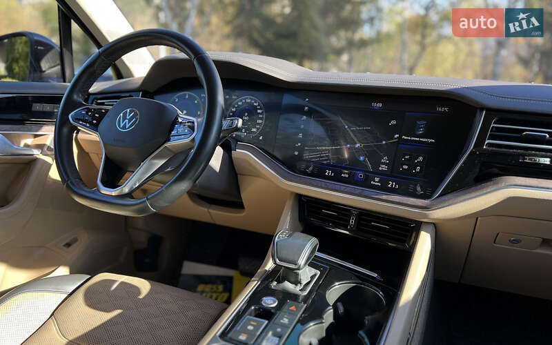Позашляховик / Кросовер Volkswagen Touareg 2021 в Львові