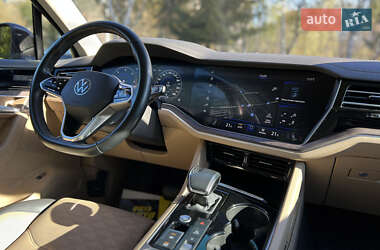 Внедорожник / Кроссовер Volkswagen Touareg 2021 в 