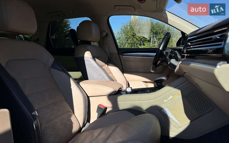 Позашляховик / Кросовер Volkswagen Touareg 2021 в Львові