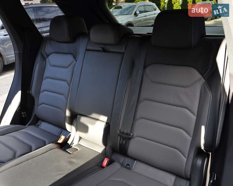 Позашляховик / Кросовер Volkswagen Touareg 2022 в Одесі