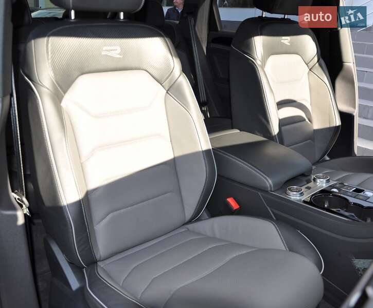 Позашляховик / Кросовер Volkswagen Touareg 2022 в Одесі