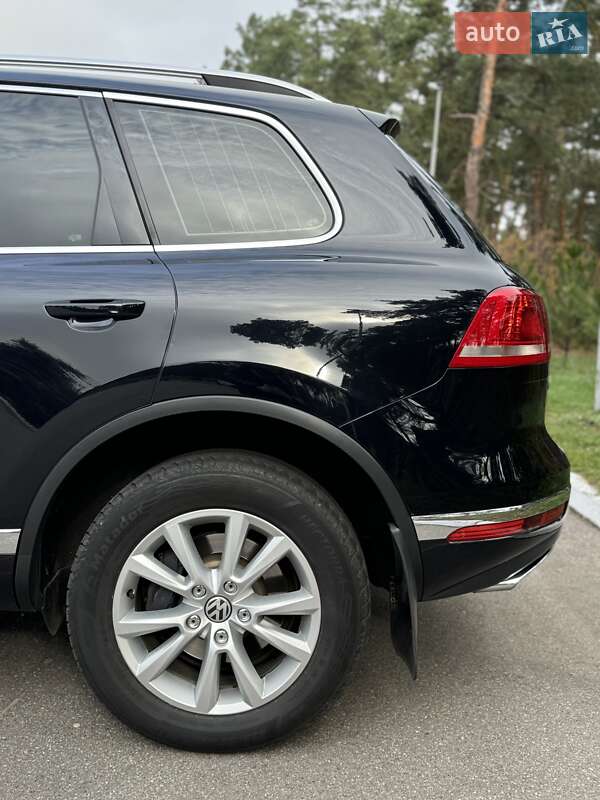 Позашляховик / Кросовер Volkswagen Touareg 2017 в Києві