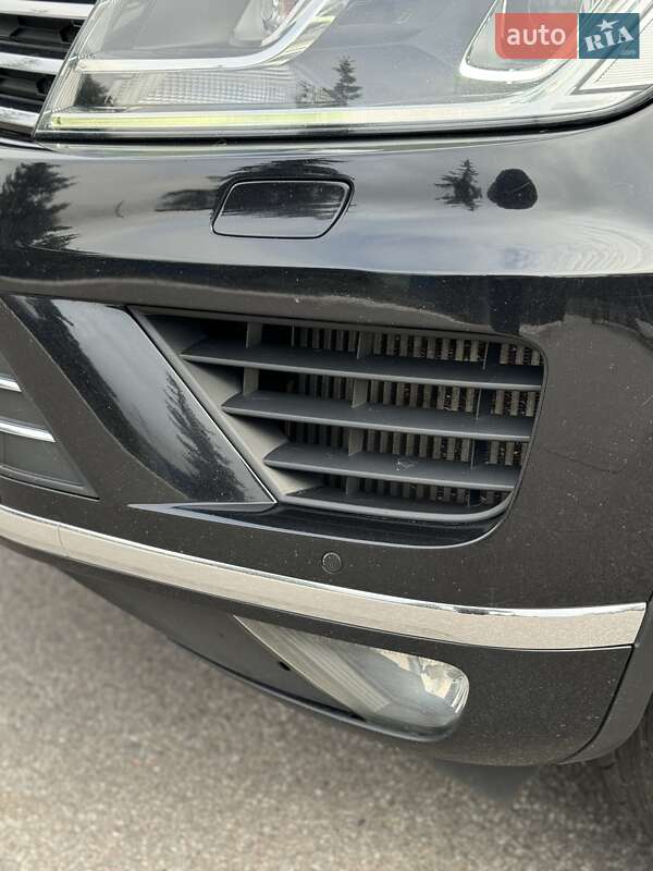 Позашляховик / Кросовер Volkswagen Touareg 2017 в Києві