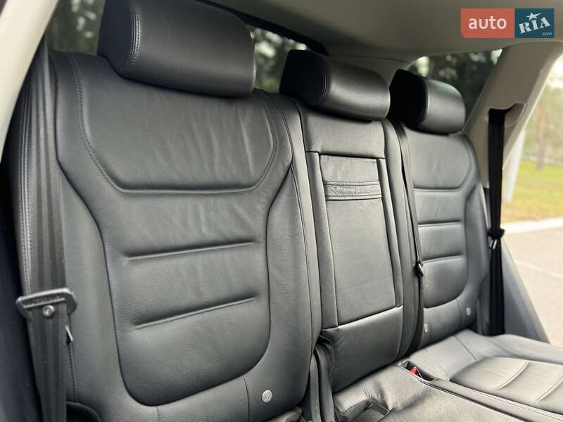 Позашляховик / Кросовер Volkswagen Touareg 2017 в Києві