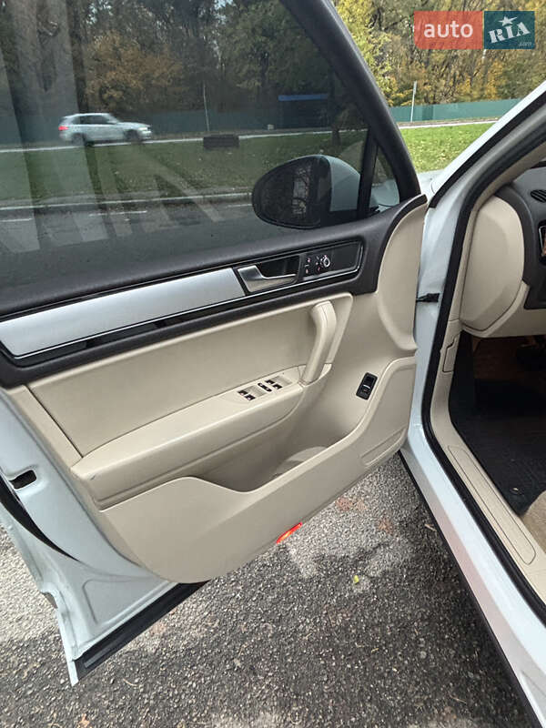 Позашляховик / Кросовер Volkswagen Touareg 2012 в Києві фото 11 Позашляховик / Кросовер Volkswagen Touareg 2012 в Києві