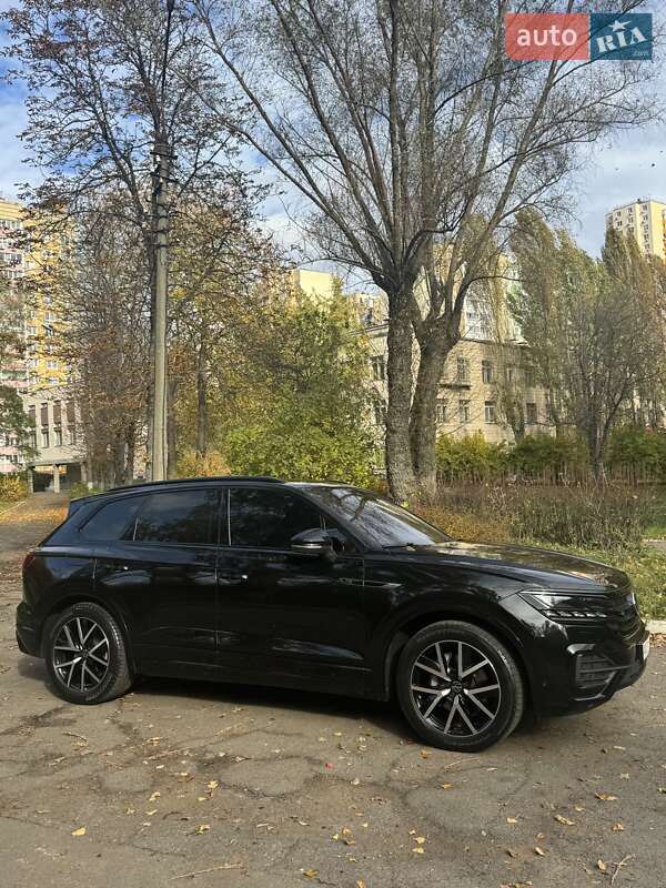 Позашляховик / Кросовер Volkswagen Touareg 2023 в Києві