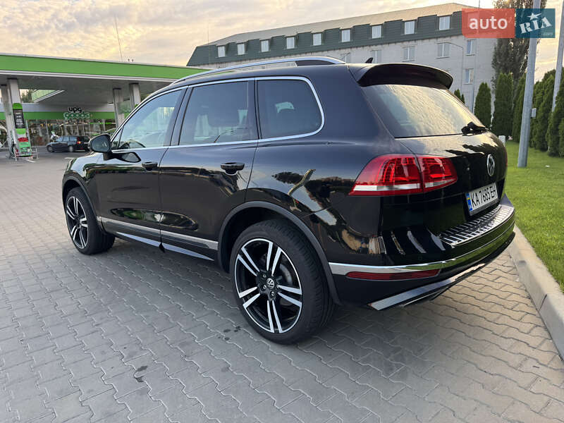 Внедорожник / Кроссовер Volkswagen Touareg 2016 в Киеве