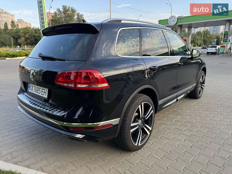 Внедорожник / Кроссовер Volkswagen Touareg 2016 в Киеве