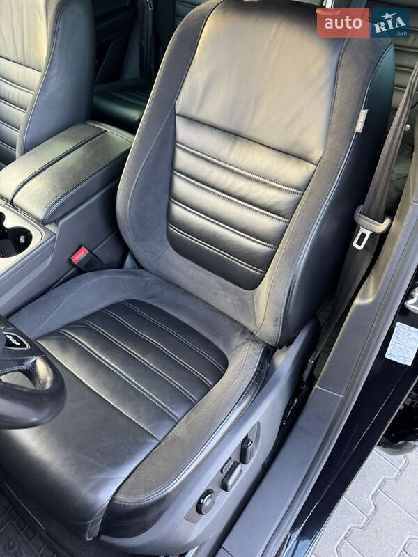 Внедорожник / Кроссовер Volkswagen Touareg 2016 в Киеве