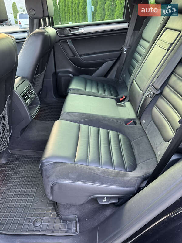 Внедорожник / Кроссовер Volkswagen Touareg 2016 в Киеве