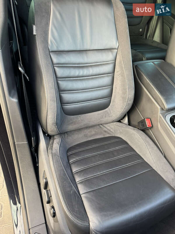 Внедорожник / Кроссовер Volkswagen Touareg 2016 в Киеве