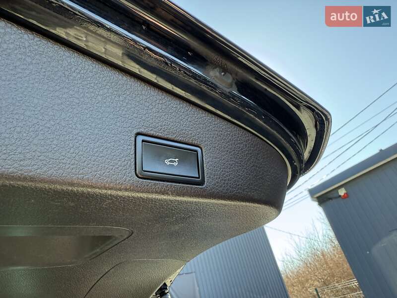 Позашляховик / Кросовер Volkswagen Touareg 2016 в Львові фото 19 Позашляховик / Кросовер Volkswagen Touareg 2016 в Львові