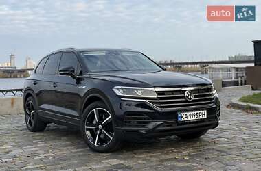 Внедорожник / Кроссовер Volkswagen Touareg 2020 в Киеве