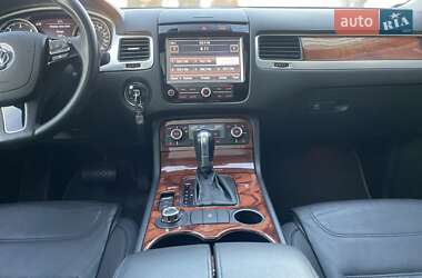 Внедорожник / Кроссовер Volkswagen Touareg 2010 в 