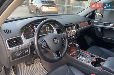 Внедорожник / Кроссовер Volkswagen Touareg 2010 в 