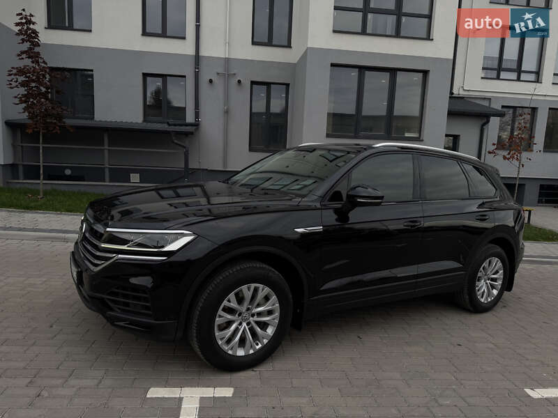 Внедорожник / Кроссовер Volkswagen Touareg 2019 в Дубно
