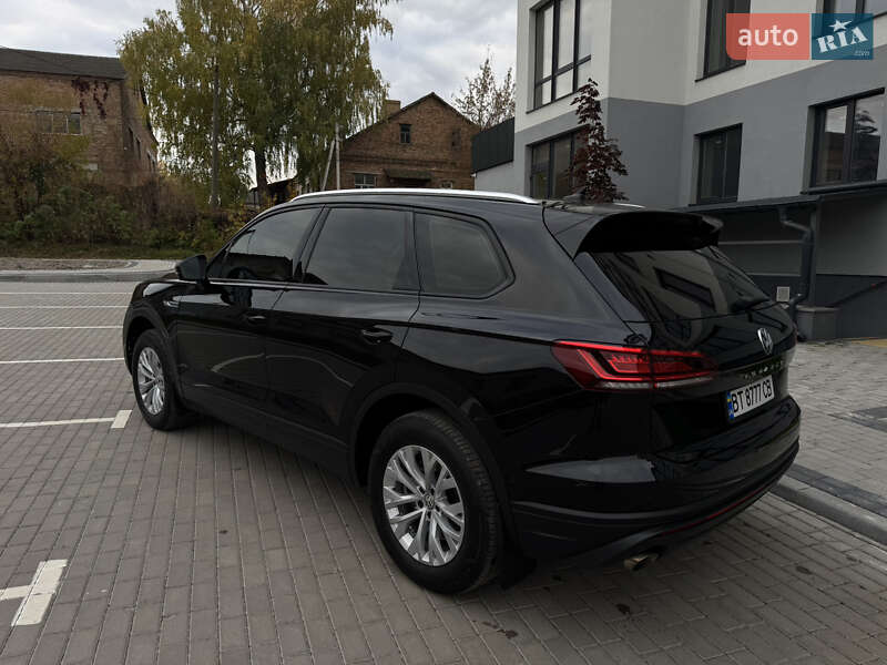 Внедорожник / Кроссовер Volkswagen Touareg 2019 в Дубно