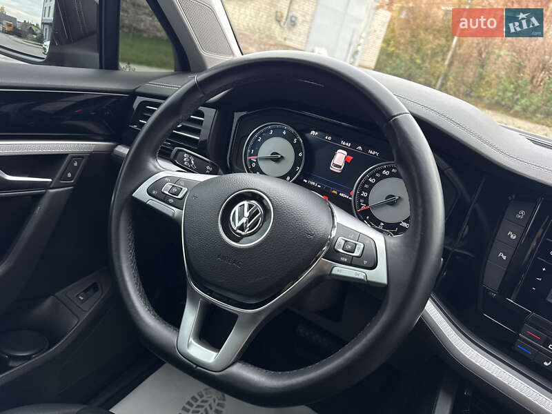 Внедорожник / Кроссовер Volkswagen Touareg 2019 в Дубно