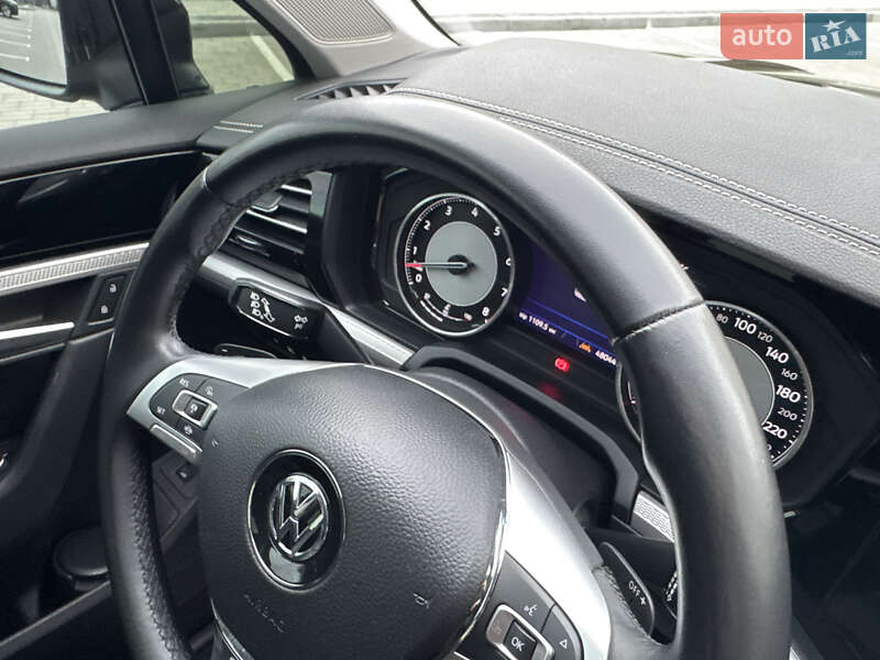 Внедорожник / Кроссовер Volkswagen Touareg 2019 в Дубно