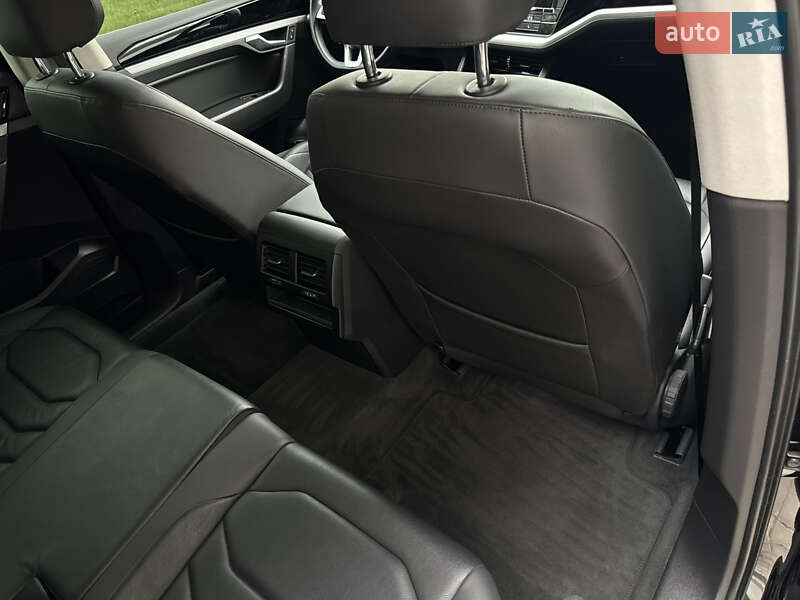 Внедорожник / Кроссовер Volkswagen Touareg 2019 в Дубно