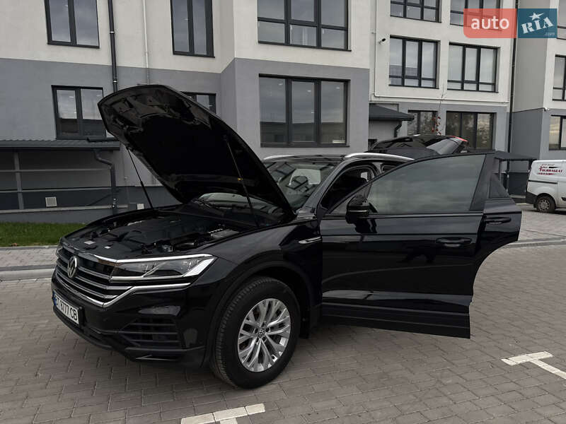 Внедорожник / Кроссовер Volkswagen Touareg 2019 в Дубно