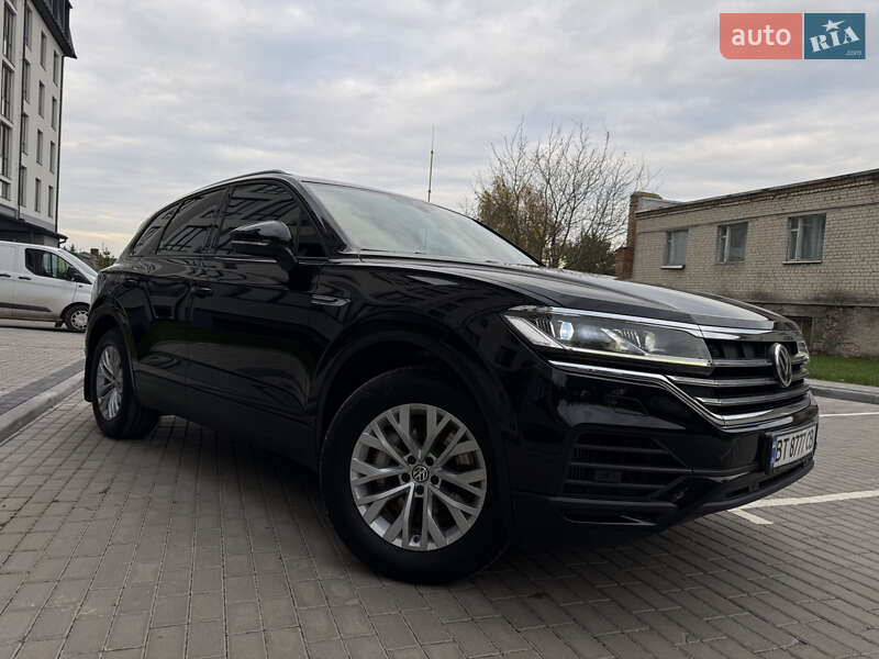 Внедорожник / Кроссовер Volkswagen Touareg 2019 в Дубно