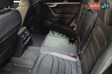 Внедорожник / Кроссовер Volkswagen Touareg 2019 в 