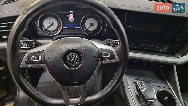 Позашляховик / Кросовер Volkswagen Touareg 2019 в Києві фото 14 Позашляховик / Кросовер Volkswagen Touareg 2019 в Києві