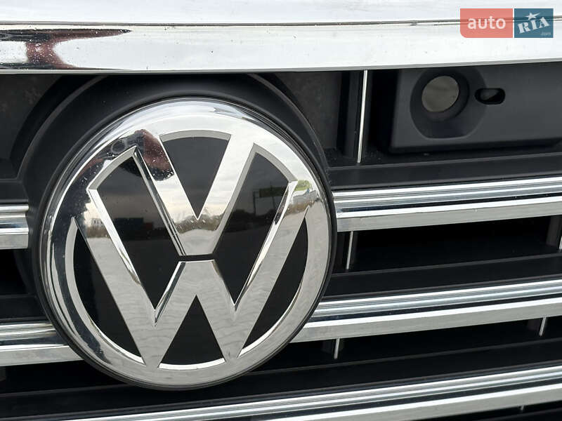 Внедорожник / Кроссовер Volkswagen Touareg 2019 в Львове