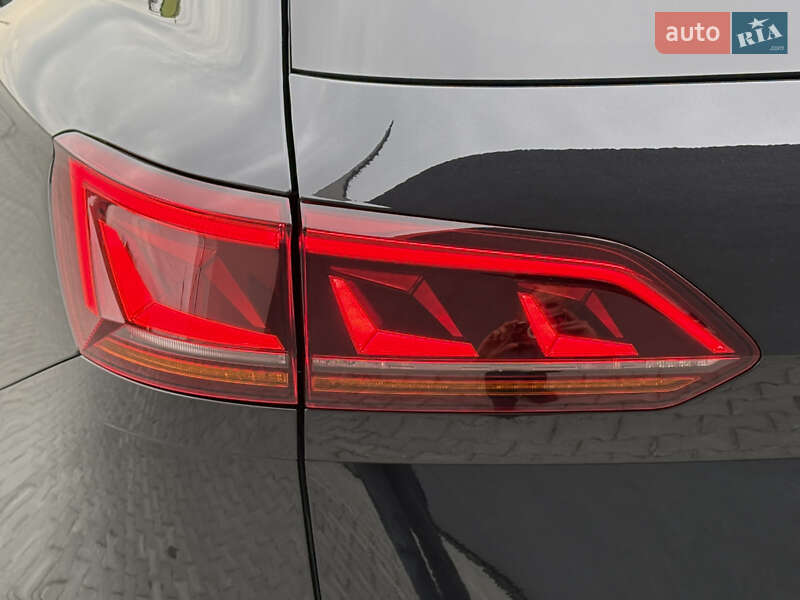 Внедорожник / Кроссовер Volkswagen Touareg 2019 в Львове