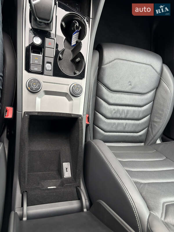 Внедорожник / Кроссовер Volkswagen Touareg 2019 в Львове