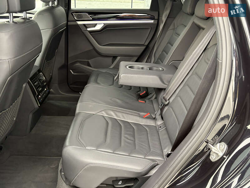 Внедорожник / Кроссовер Volkswagen Touareg 2019 в Львове