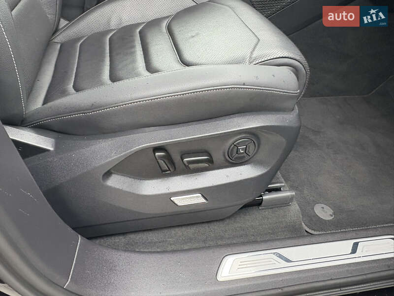 Внедорожник / Кроссовер Volkswagen Touareg 2019 в Львове