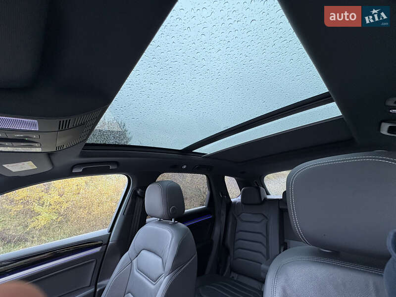 Внедорожник / Кроссовер Volkswagen Touareg 2019 в Львове