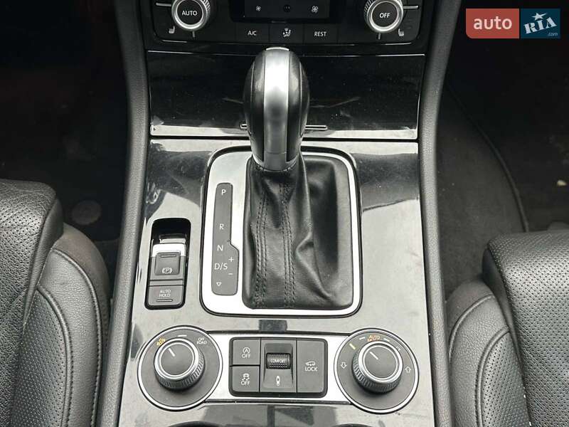 Внедорожник / Кроссовер Volkswagen Touareg 2017 в Тернополе