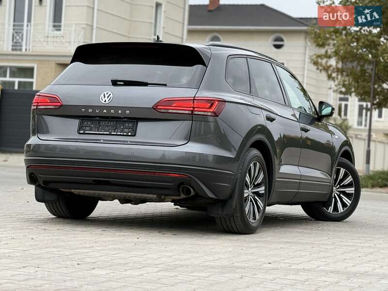 Позашляховик / Кросовер Volkswagen Touareg 2018 в Одесі