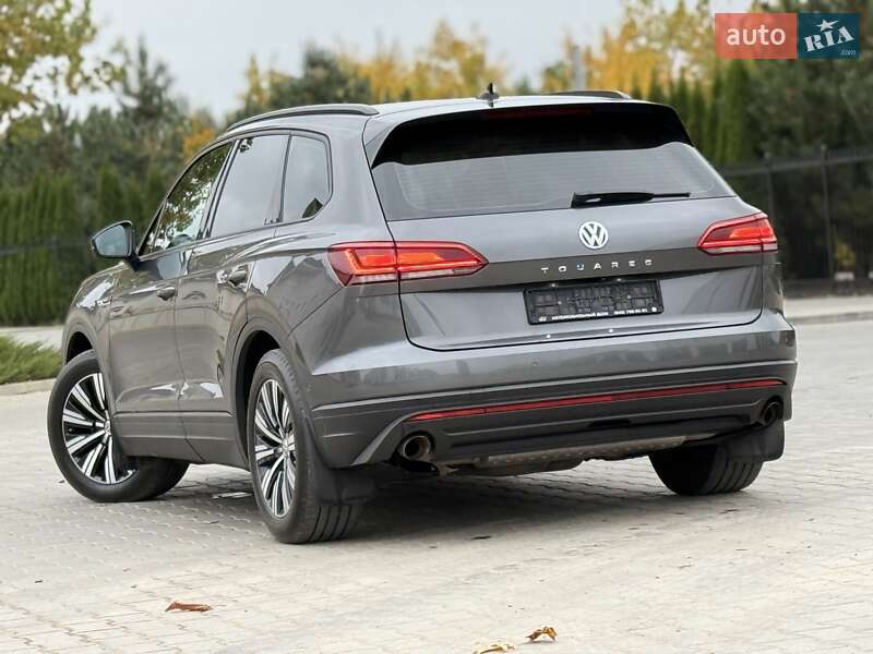 Позашляховик / Кросовер Volkswagen Touareg 2018 в Одесі